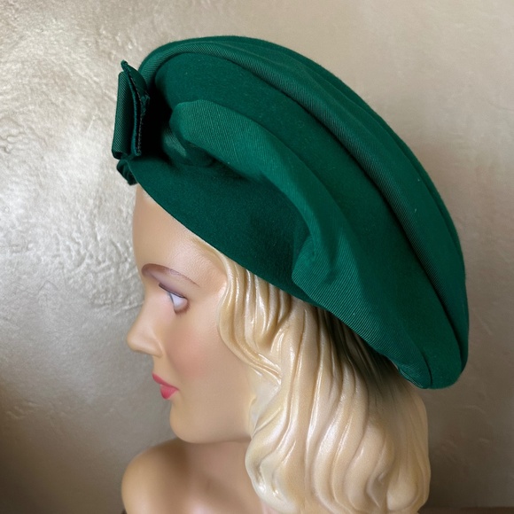SPLENDID 1960s' DESIGNER EMERALD GREEN TAM & GROSGRAIN HAT - Picture 7 of 14